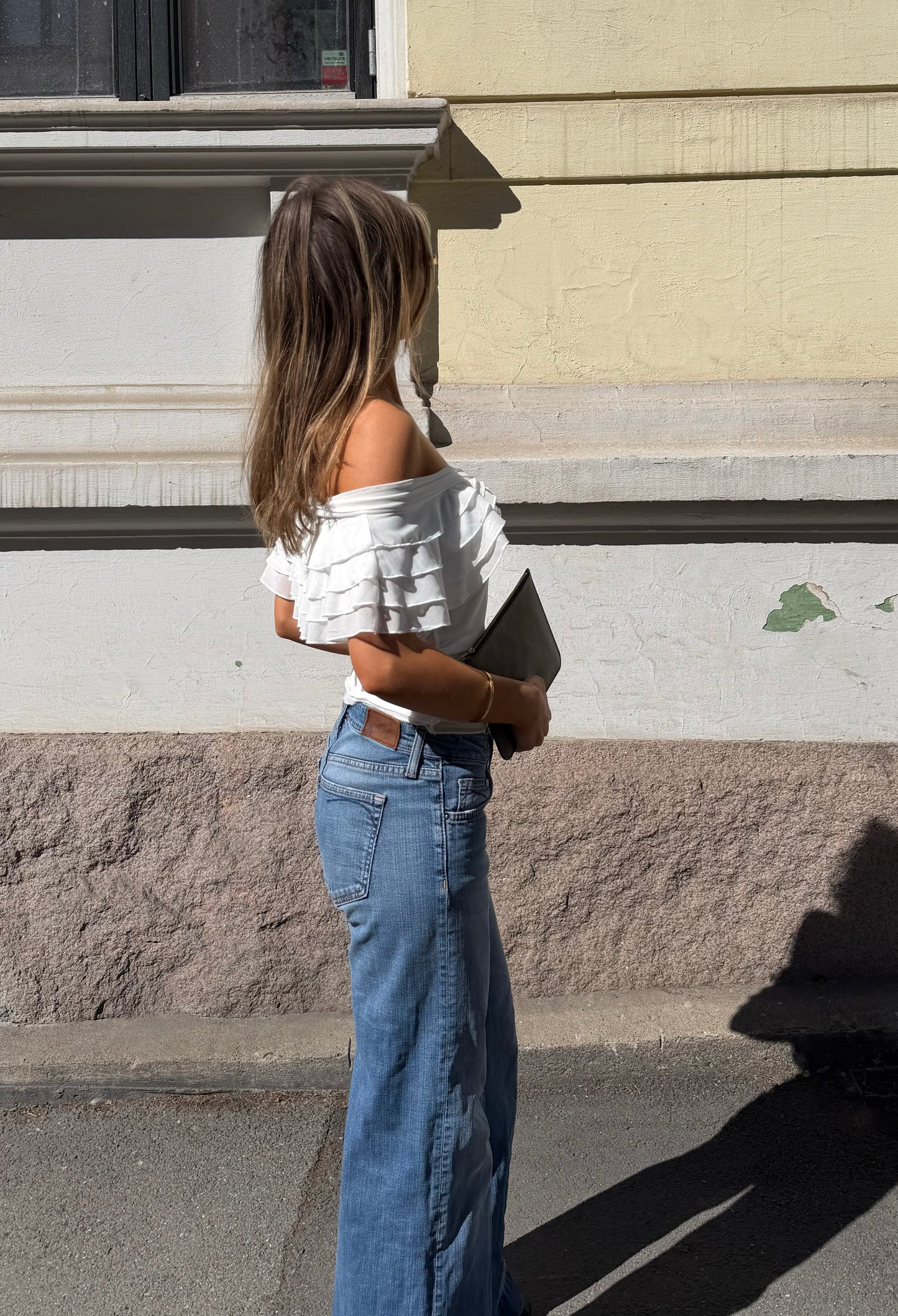 Élouise Ruffle Offshoulder top
